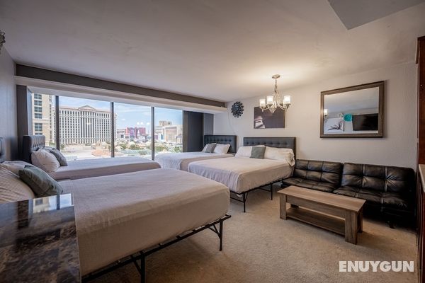 Stay together on the strip - 8 comfy beds w/view Öne Çıkan Resim