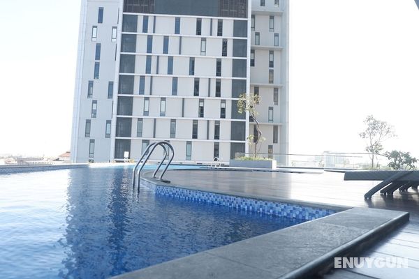 Strategic 1BR Apartment The Linden Connected to Marvell City Mall Dış Mekan
