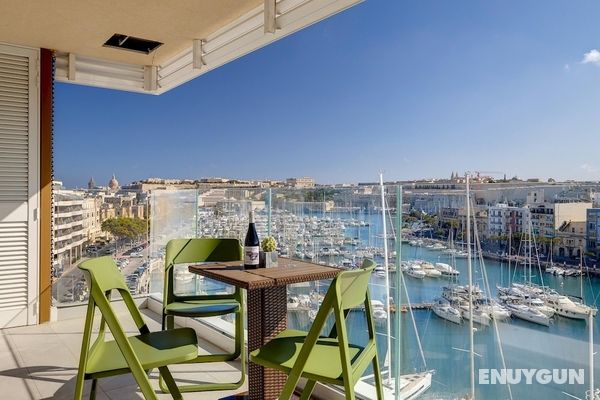 Stunning 3BR Apartment With Marina Views Öne Çıkan Resim