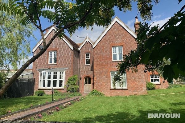 Stunning 6 Bedroom Farmhouse in Hellingly Öne Çıkan Resim