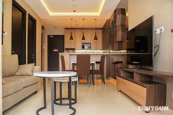 Stunning And Comfy 2Br + Study Room At Sudirman Suites Apartment Oda Düzeni