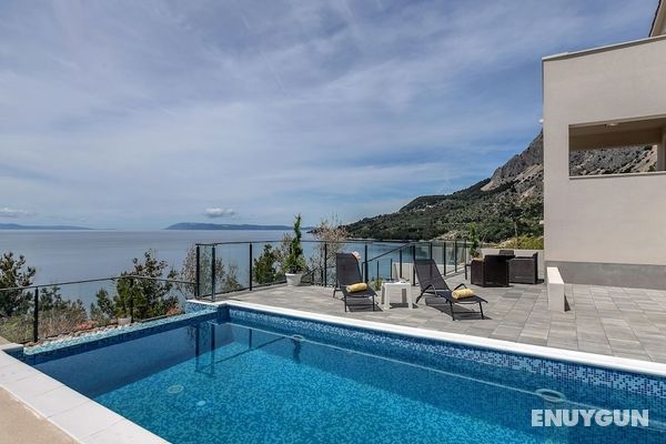 Stunning Villa in Drašnice With Private Pool Öne Çıkan Resim