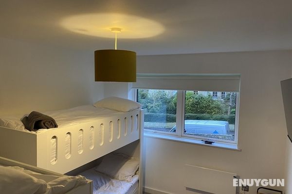 Stunning Modern 2 Bedroom Apartment With Spectacular Views of Bath Skyline Oda