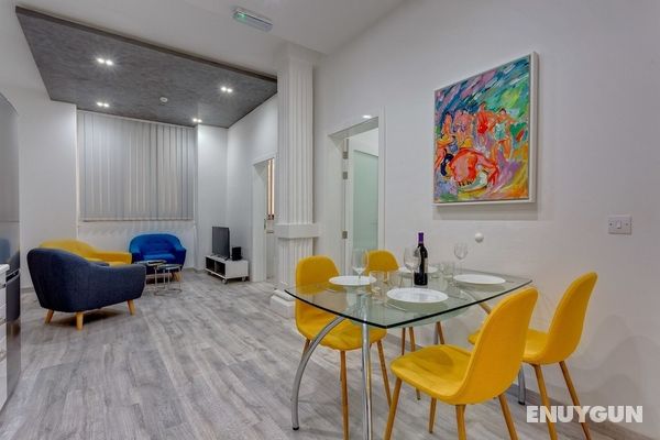 Stylish 3BR Apartment, Fantastic Location in Sliema Öne Çıkan Resim