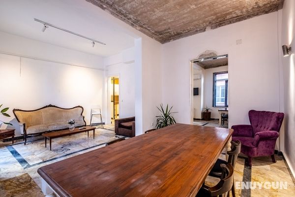 Stylish Flat With Excellent Location in Beyoglu Öne Çıkan Resim