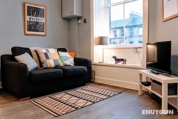 Stylish Apartment in Edinburgh's New Town Oda Düzeni