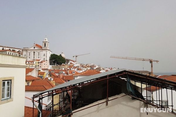 Stylish Lisbon Apartment in Alfama Oda Manzaraları