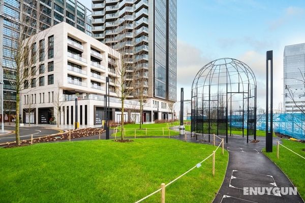 Stylish Studio Apartment With River Views in Londons Bustling Docklands Dış Mekan
