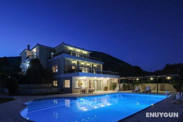 Sublime Luxurious homm Villa in Paiania Öne Çıkan Resim