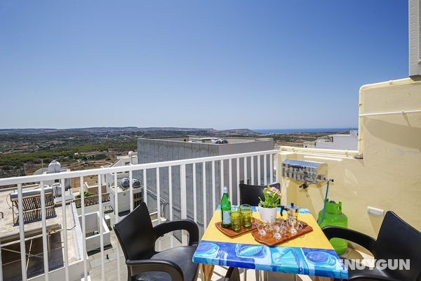 Summer Breeze Superior Apartment with Terrace by Getaways Malta Öne Çıkan Resim