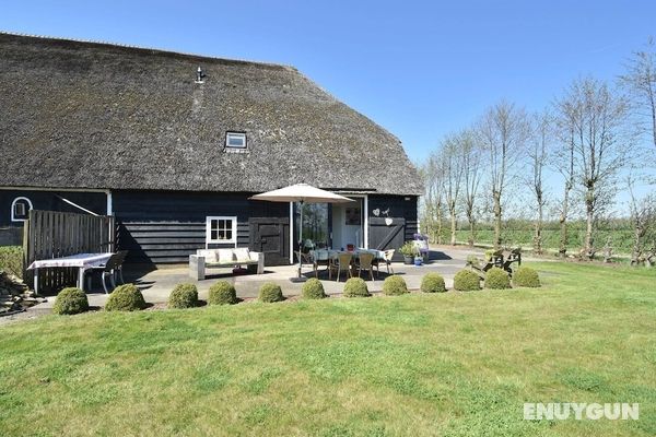 Sun-kissed Farmhouse in Veerse Meer-kamperland With Terrace Öne Çıkan Resim