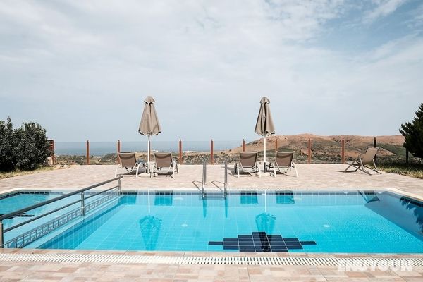 Sun-kissed Villa in Latsimas With Swimming Pool and Garden Öne Çıkan Resim