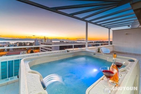 Sunset Penthouse Apartment with Hot Tub Öne Çıkan Resim