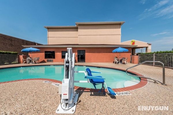 Super 8 by Wyndham Fort Worth North Genel