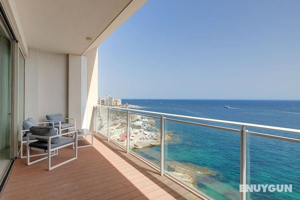 Super Luxury Apartment in Tigne Point, Amazing Sea Views Öne Çıkan Resim