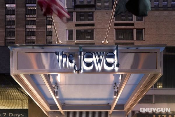 The Jewel Facing Rockefeller Center Genel