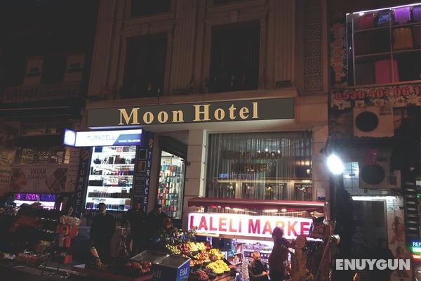 The Moon Hotel Genel