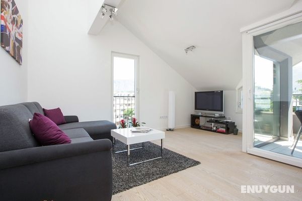 Topfloor Comfortable Luxury Apartment With Private Balcony,free Garage and Wi-fi Öne Çıkan Resim