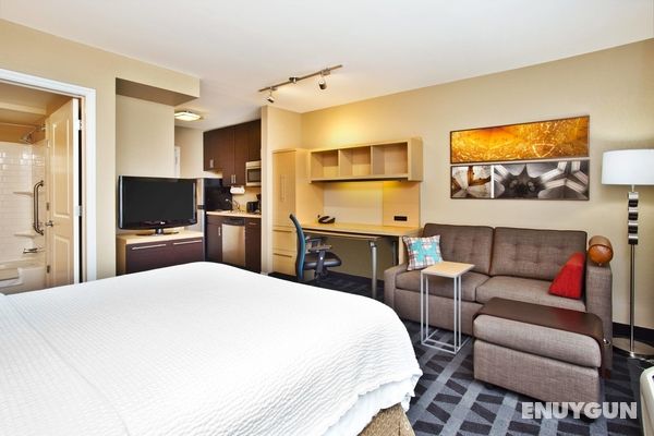 TownePlace Suites by Marriott Republic Airport Long Island Genel
