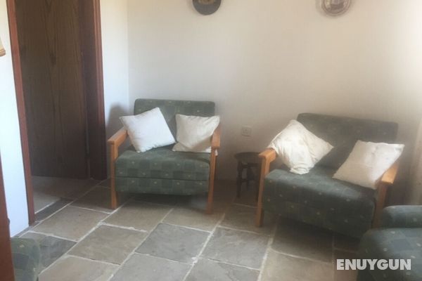Traditional Large Detached Village House wih Private Pool and Enclosed Courtyard Genel