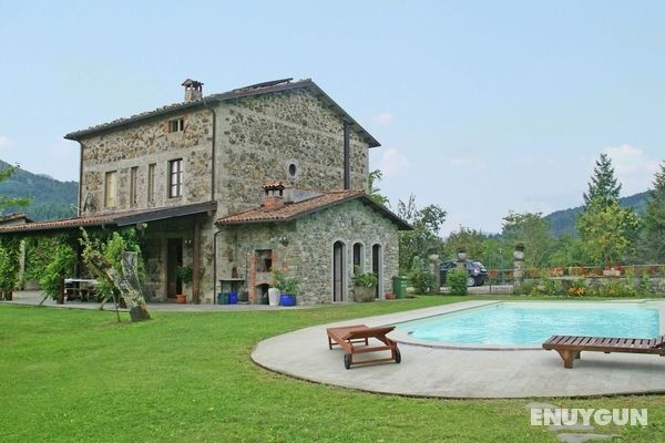 Tranquil Villa in San Romano di Garfagnana with Hot Tub Öne Çıkan Resim