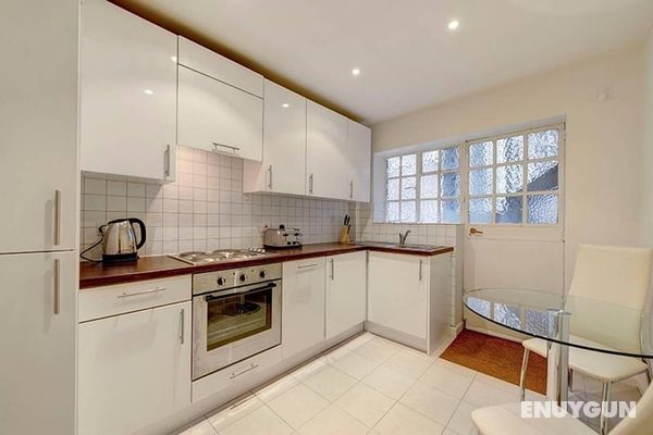 Two Bed Flat in Fashionable Chelsea Oda
