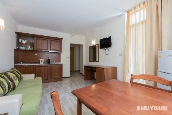 Two Bedroom Apartment with Kitchen & Balcony Öne Çıkan Resim