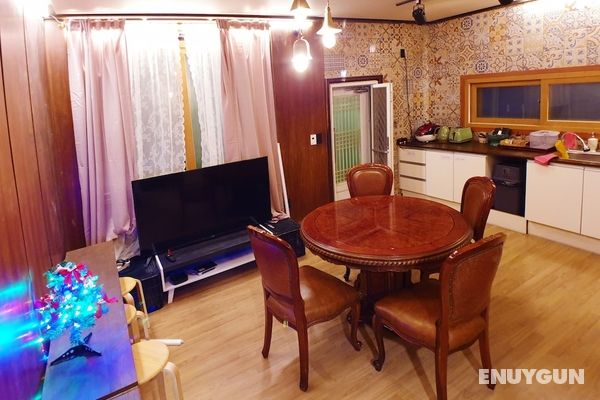 U Guesthouse 2 in Yeonnam Caters to Women - Hostel Genel