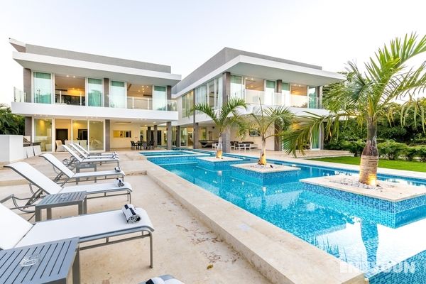 Ultra Modern Villa with Chef & Maid Öne Çıkan Resim