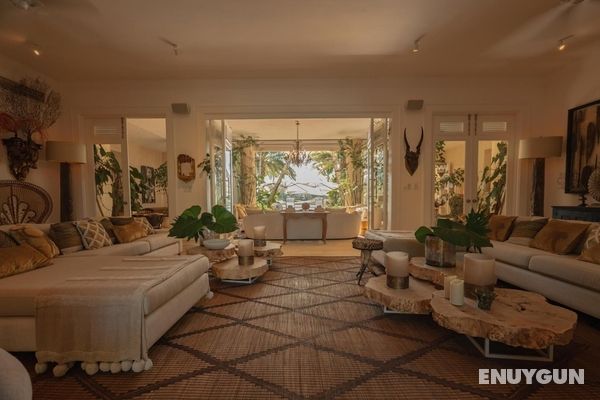 Unique Lake-front 10-bedroom Mansion in Most Luxurious Resort of the Caribbean Öne Çıkan Resim
