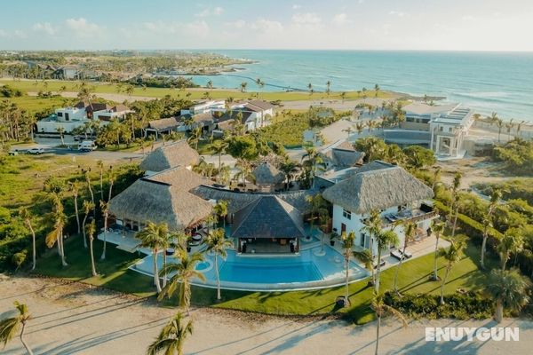 Unique Luxury Villa With Full Staff and Ocean View Öne Çıkan Resim