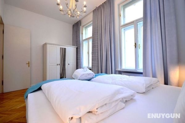 Vienna Residence Colossal Apartment With Balcony and Space for 8 Guests Öne Çıkan Resim