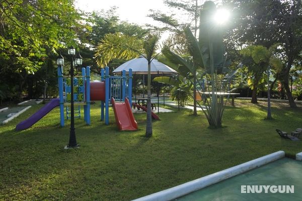 VIP Chain Resort Pool Villa Genel
