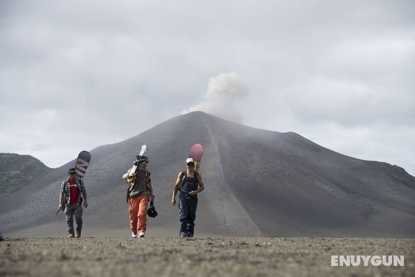 Volcano Roaring Front Genel