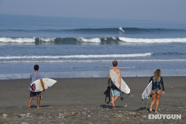 West Break Bali Medewi Genel