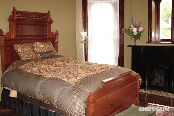 Whiskey Mansion Bed and Breakfast Genel
