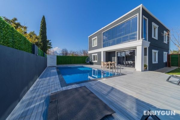 Villa With Pool and Backyard in Kepez Öne Çıkan Resim