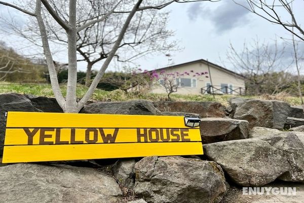 Yellow House by Lake Toya Dış Mekan