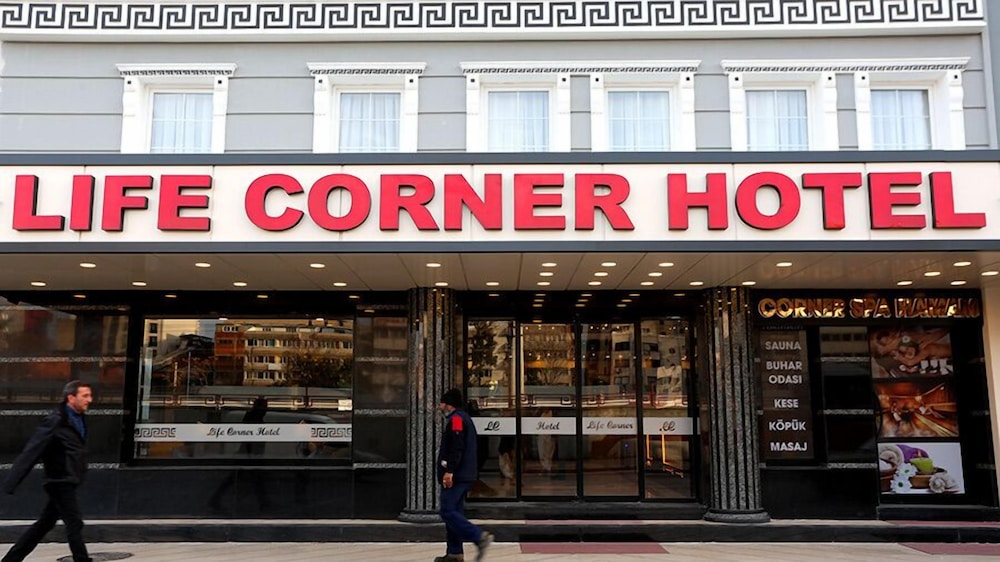 Life Corner Hotel