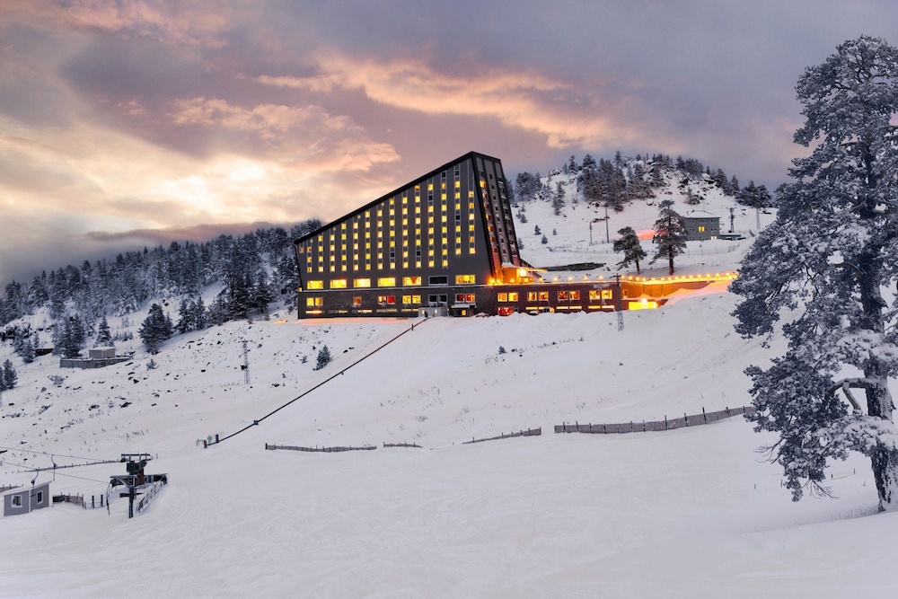 https://cdn3.enuygun.com/media/lib/uploads/image/kaya-palazzo-ski-mountain-bolu-one-cikan-resim-76502220.jpg
