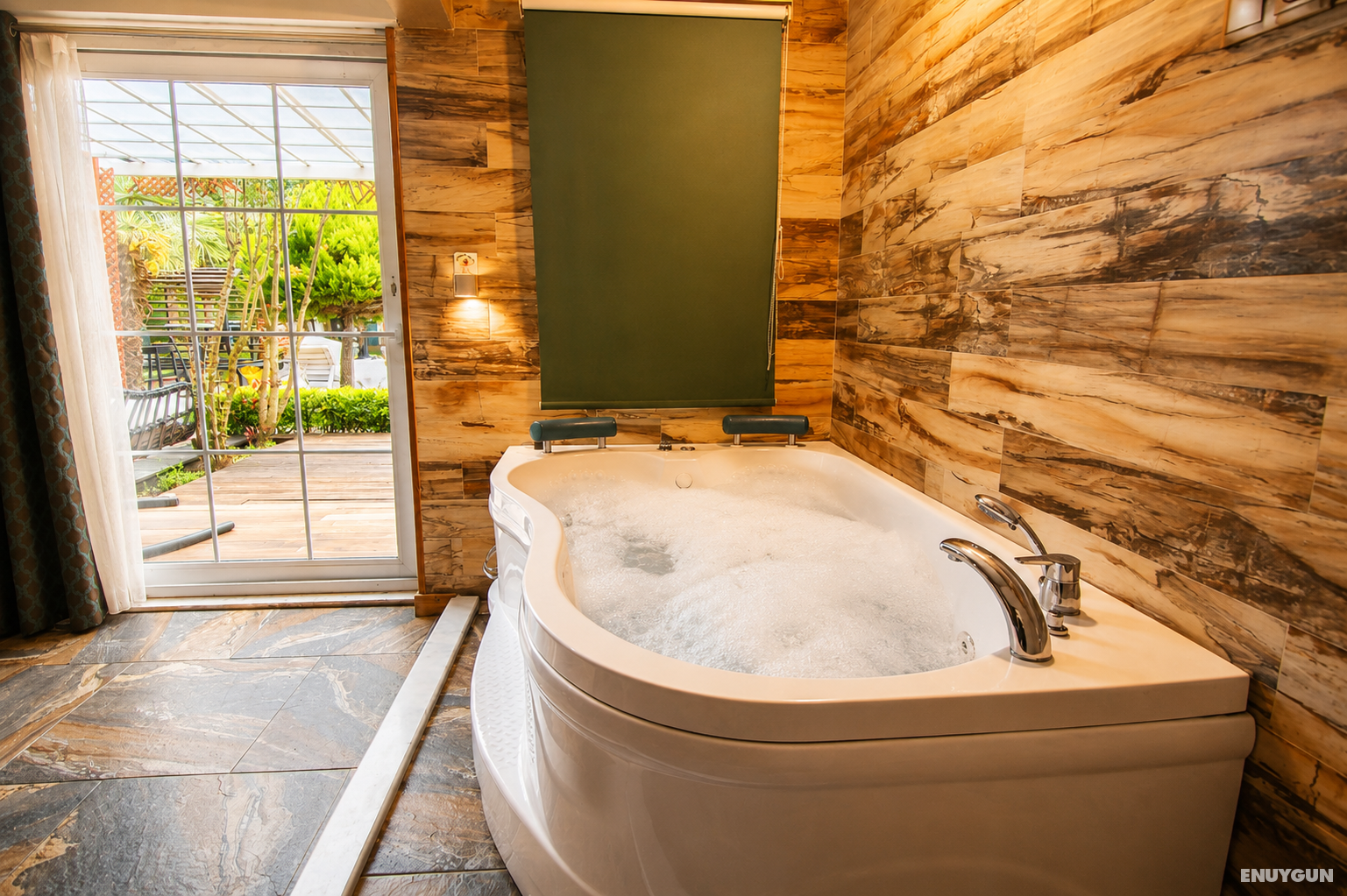Deluxe Room with Jacuzzi and Fireplace