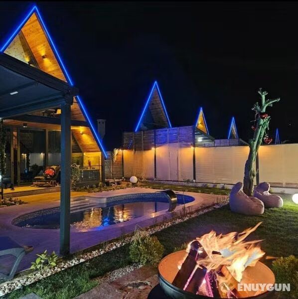King Room, Mountain View, Fireplace and Jacuzzi