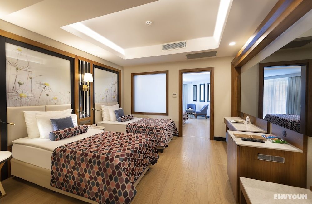 Family Room, 2 Bedrooms, Partial Sea View