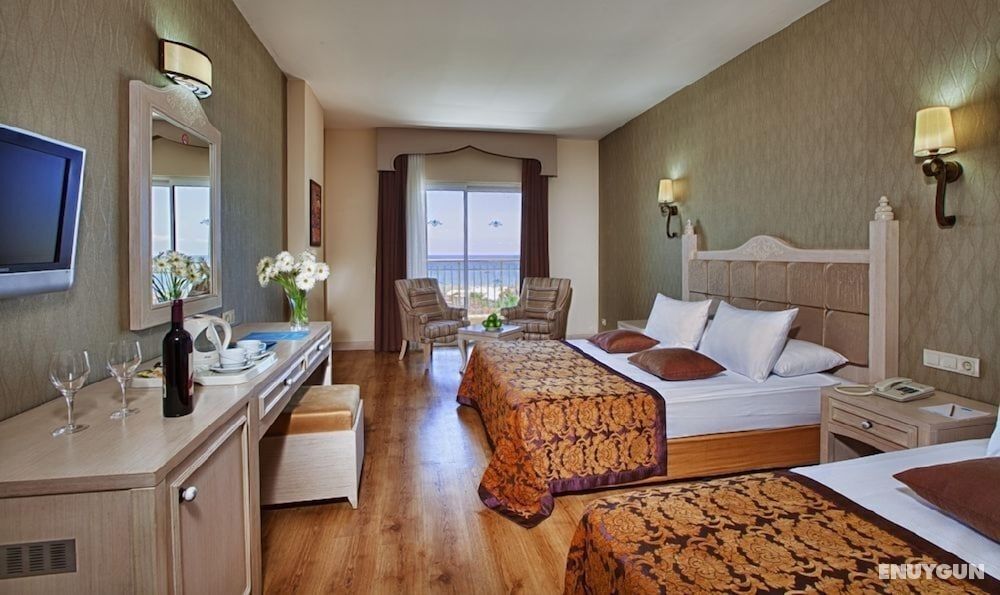 Standard Room, Partial Sea View