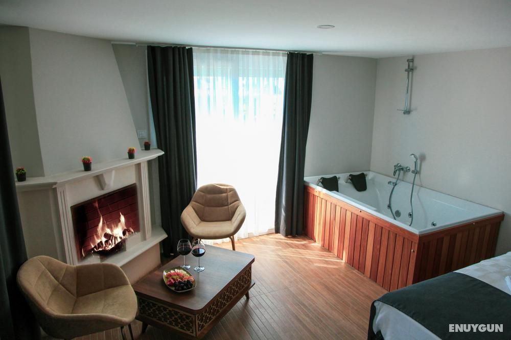 Suite Room with Terrace, Sea View, Fireplace and Jacuzzi