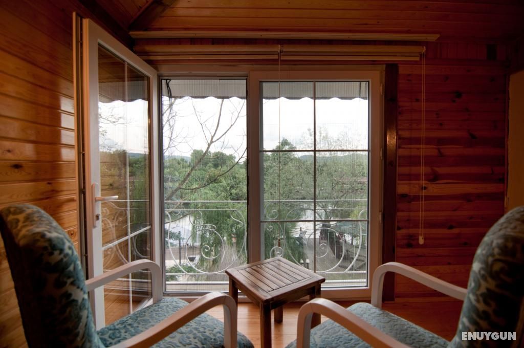 Bungalow Room with River View