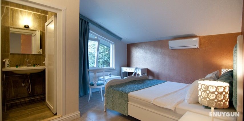 Standard Room with Somine and Garden View