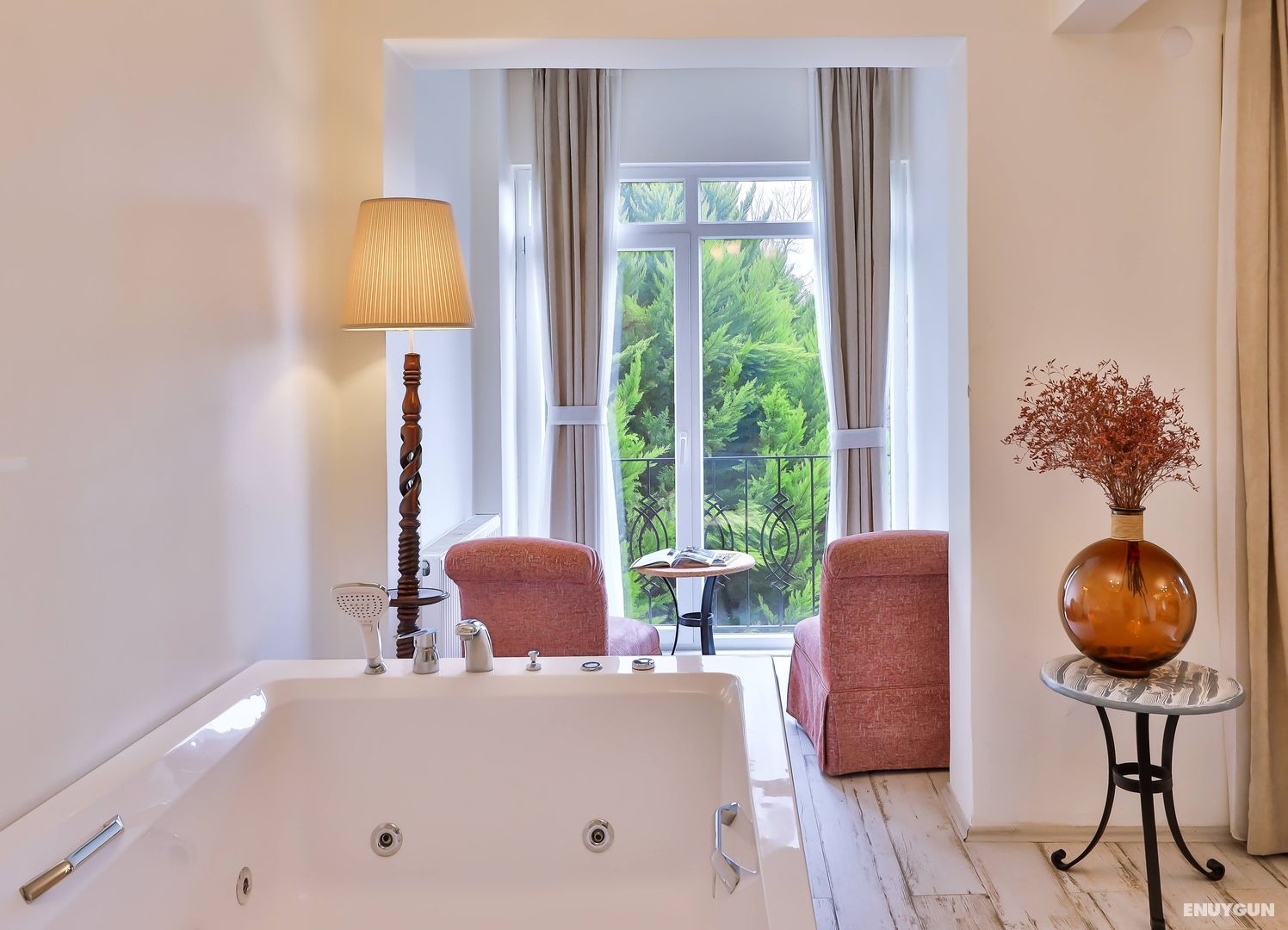 Deluxe Room with River View, Fireplace and Jacuzzi