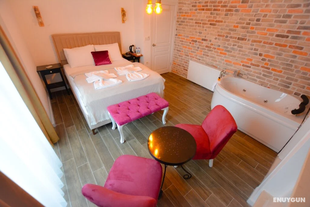Deluxe Room with Jacuzzi and Fireplace