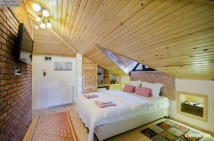 Queen Deluxe River View Room with Terrace